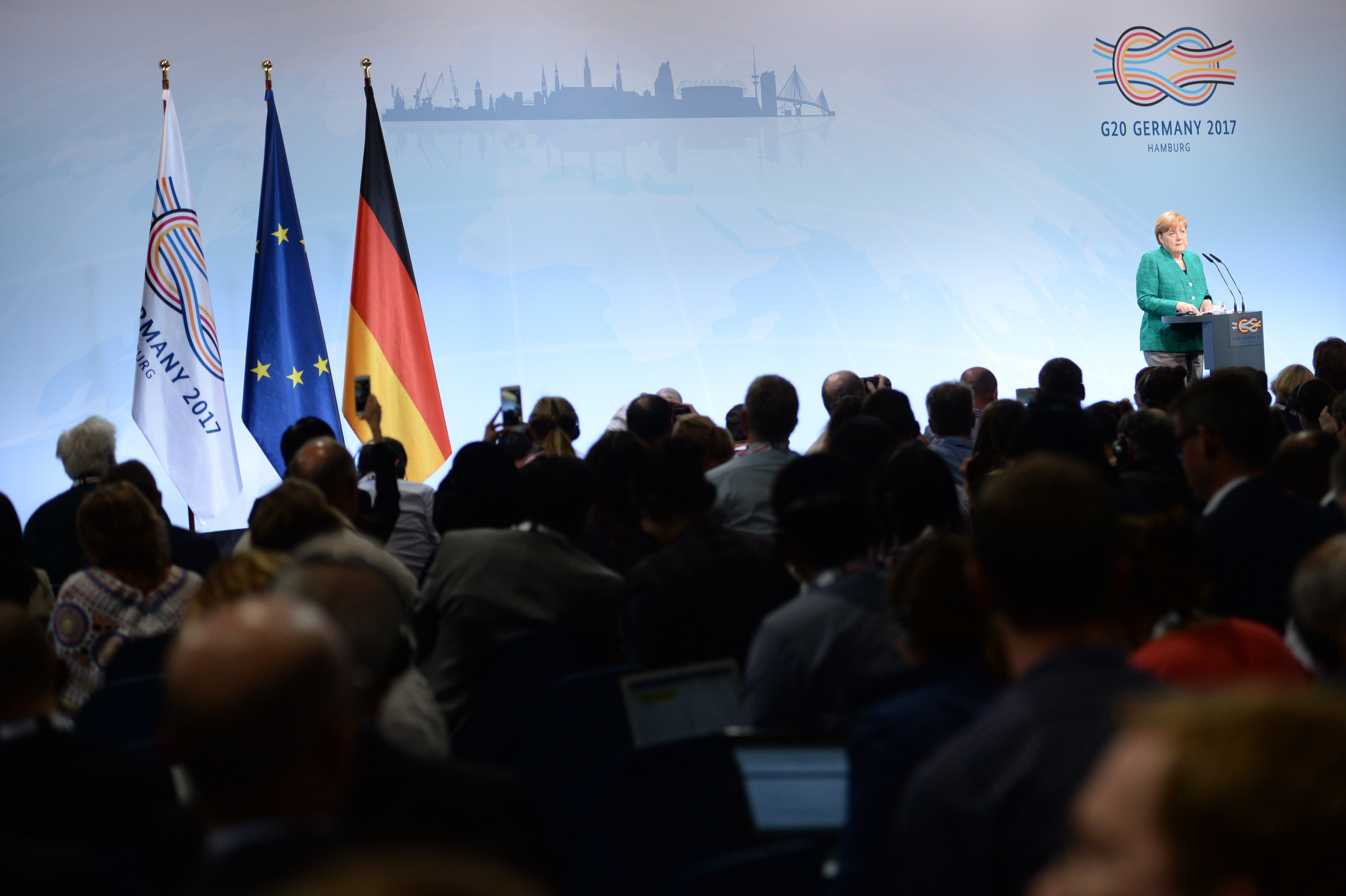 Hamburg (Germany), 08/07/2017.- German Chancellor Angela Merkel speaks at the closing press conference of the G-20 summit in Hamburg, Germany, 08 July 2017. The G20 Summit (or G-20 or Group of Twenty) is an international forum for governments from 20 major economies. The summit is taking place in Hamburg from 07 to 08 July 2017. (Hamburgo, Alemania) EFE/EPA/DANIEL KOPATSCH Hamburg (Germany), 08/07/2017.- German Chancellor Angela Merkel speaks at the closing press conference of the G-20 summit in Hamburg, Germany, 08 July 2017. The G20 Summit (or G-20 or Group of Twenty) is an international forum for governments from 20 major economies. The summit is taking place in Hamburg from 07 to 08 July 2017. (Hamburgo, Alemania) EFE/EPA/DANIEL KOPATSCH