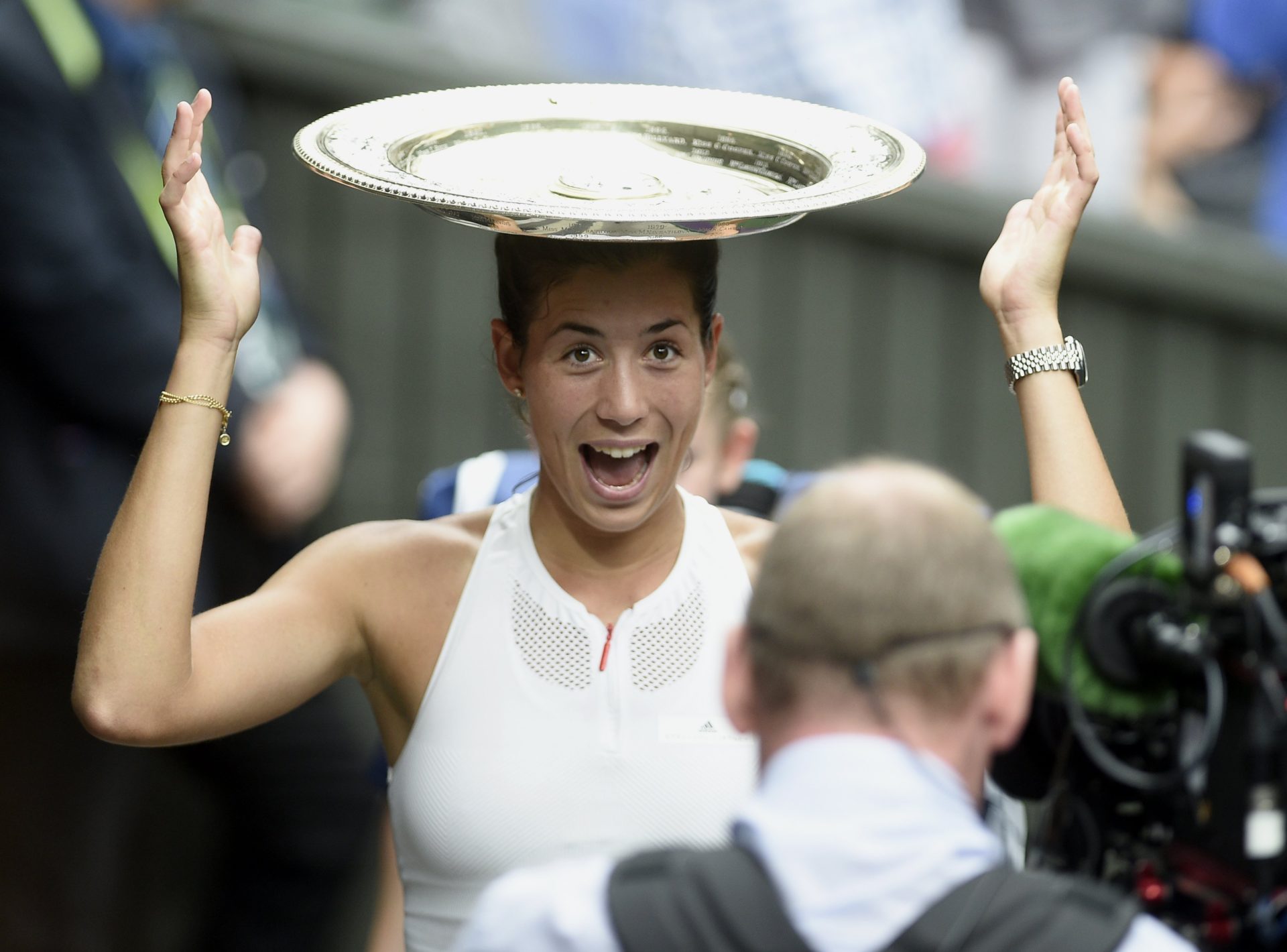 Garbiñe Muguruza devorda felicidad tras ser proclamada campeona en Wimbledon