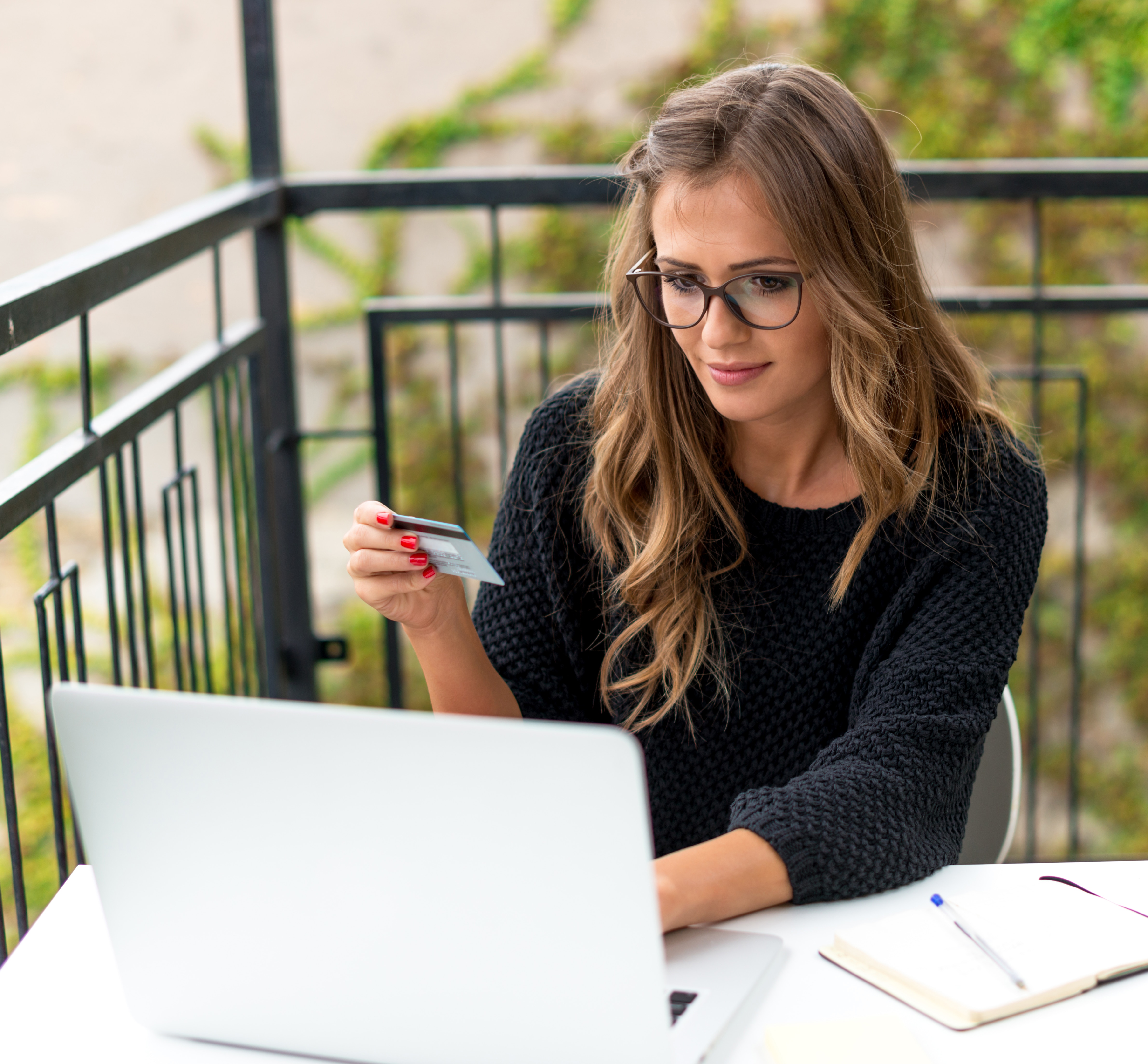 Tarjeta crédito ecommerce Recurso mujer compras online