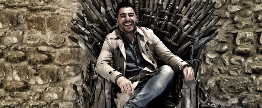 Jordi Roca se sienta en el trono de hierro de Juego de tronos Jordi Roca se sienta en el trono de hierro de Juego de tronos