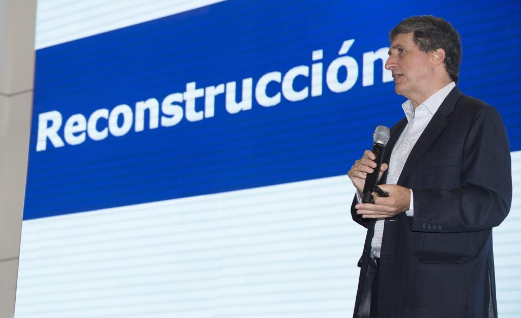 Fotografía de Pablo de la Flor, director de la Autoridad para la Reconstrucción con Cambios, en BBVA Continental.