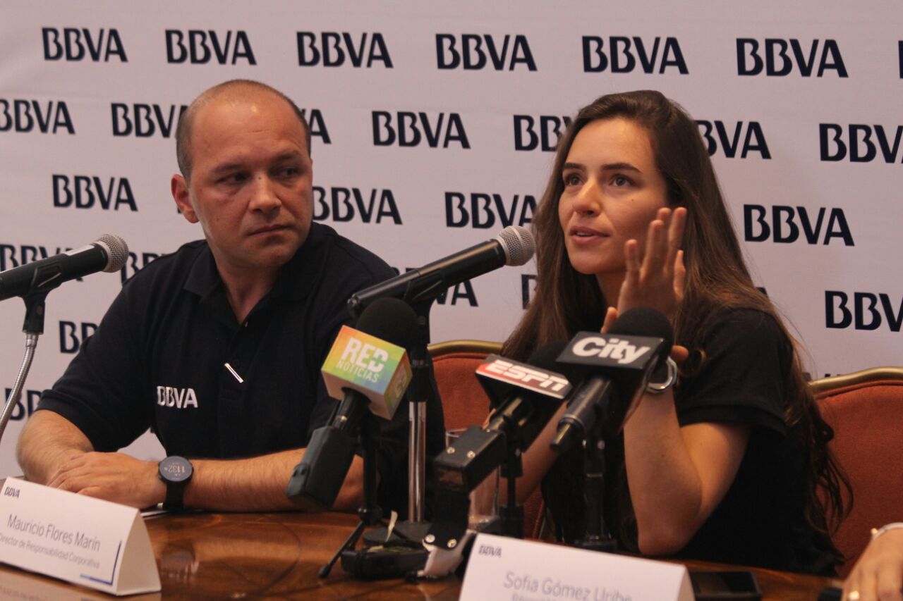 Sofía Gómez, récord mundial de Apnea, deportista patrocinada por BBVA, en rueda de prensa en Bogotá, Colombia. Sofía Gómez, récord mundial de Apnea,
