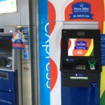 Los cajeros automáticos de BBVA Continental fueron habilitados para vender entradas al fútbol. Fotografía de cajeros automáticos de BBVA Continental que venden entradas al fútbol.
