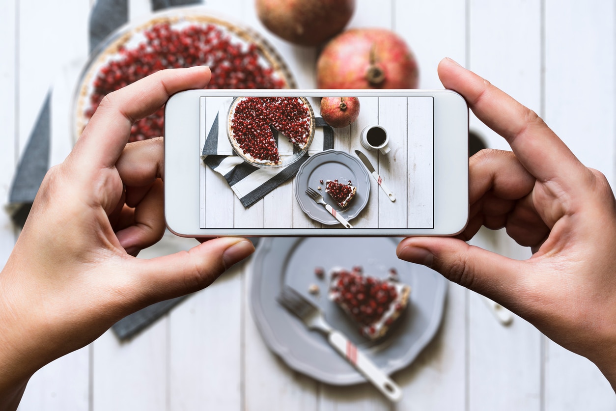 comida-foto-movil-pastel-foodtech-calorias-app-recurso-BBVA comida-foto-movil-pastel-foodtech-calorias-app-recurso-BBVA