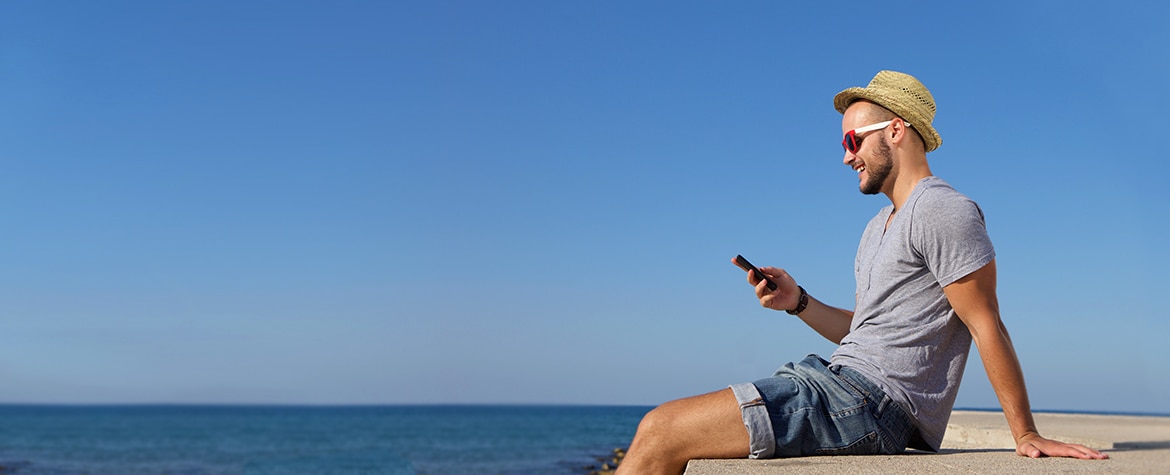 millennials-movil-smartphone-fintech-verano-playa-recurso-BBVA