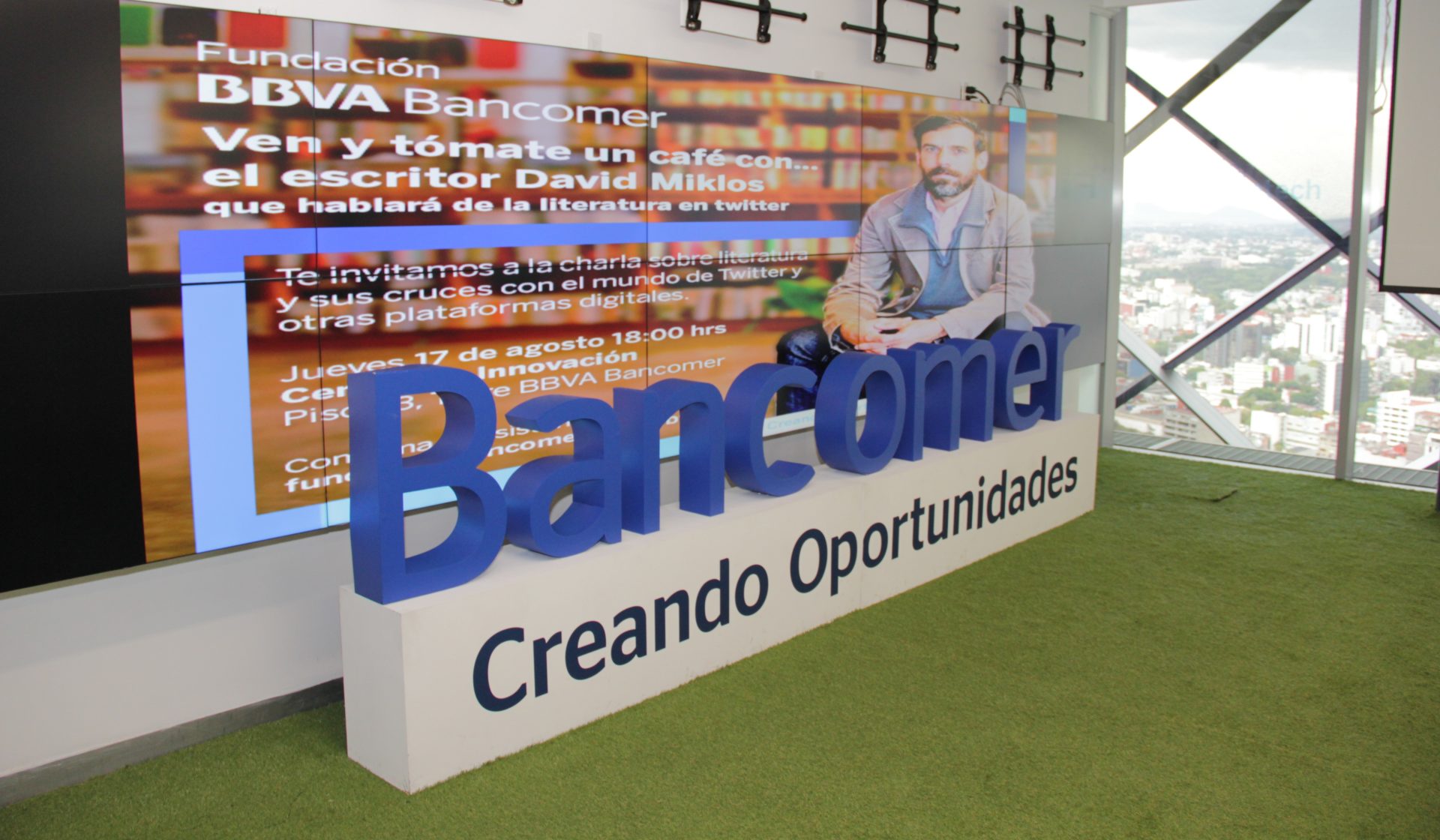 David Miklos en la Torre Bancomer