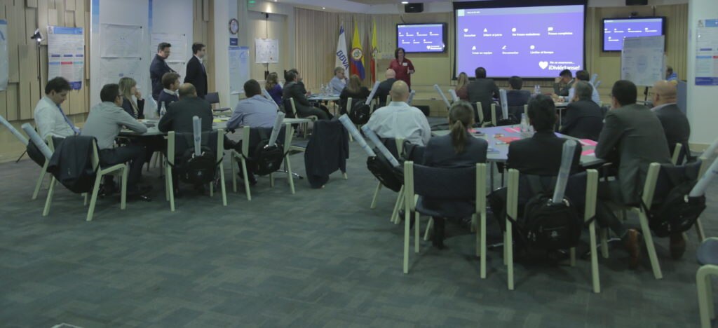 Design thinking jornada directiva BBVA Colombia Fotografía de Design thinking jornada directiva BBVA Colombia
