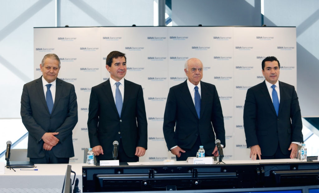 Foto_familia_BBVA_De izquierda_a_derecha_Luis_Robles_Miaja_presidente_Consejo_Administracin_BBVABancomer_Carlos_Torres_Vila_ CEO_BBVA_Francisco_Gonzalez_presidente_BBVA_Eduardo_Osuna_vicepresidente_BBVA Bancomer Foto_familia_BBVA_De izquierda_a_derecha_Luis_Robles_Miaja_presidente_Consejo_Administracin_BBVABancomer_Carlos_Torres_Vila_ CEO_BBVA_Francisco_Gonzalez_presidente_BBVA_Eduardo_Osuna_vicepresidente_BBVA Bancomer