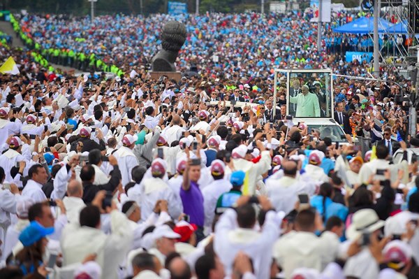 Más de un millón de personas se congregaron en el Parque Simón Bolívar para su primera homilía en Colombia Papa Francisco en el Simón Bolivar