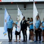 ARGENTINA JUEGOS DE LA JUVENTUD:BAS110. BUENOS AIRES (ARGENTINA), 06/02/2017.- Jóvenes atletas posan con algunas banderas en las que se destacan la de Argentina y las de los juegos olímpicos, en el campus oficial de entrenamiento de los III Juegos Olímpicos de la Juventud, que se celebrarán en Argentina en octubre de 2018 y que fue inaugurado hoy, lunes 6 de febrero de 2017, en Buenos Aires (Argentina). Buenos Aires será sede de los Juegos Olímpicos de la Juventud de 2018 y ya presentó su candidatura para acoger el Mundial de rugby de 2027 y el de baloncesto, junto a Uruguay, de 2023, año en el que el país sudamericano también se postuló para acoger los Juegos Panamericanos. EFE/Alberto Ortiz