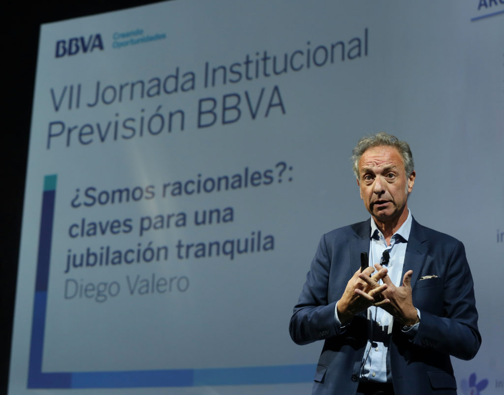 Imagen de Diego Valero, presidente de Novaster, en un momento de su ponencia, titulada titulada ‘¿Somos racionales? Claves para una jubilación tranquila’.