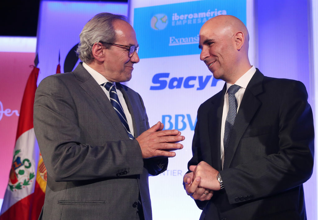 Fotografía de José Manuel González-Páramo, consejero ejecutivo de BBVA, y Eduardo Torres Llosa, CEO de BBVA Continental, en la jornada de inPerú en Madrid.