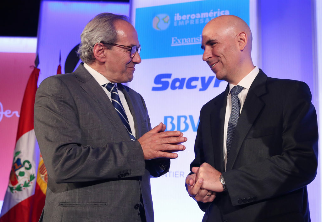 José Manuel González-Páramo, consejero ejecutivo de BBVA, y Eduardo Torres Llosa, CEO de BBVA Continental, en la jornada de inPerú en Madrid. Fotografía de José Manuel González-Páramo, consejero ejecutivo de BBVA, y Eduardo Torres Llosa, CEO de BBVA Continental, en la jornada de inPerú en Madrid.