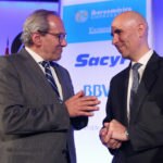 Fotografía de José Manuel González-Páramo, consejero ejecutivo de BBVA, y Eduardo Torres Llosa, CEO de BBVA Continental, en la jornada de inPerú en Madrid.