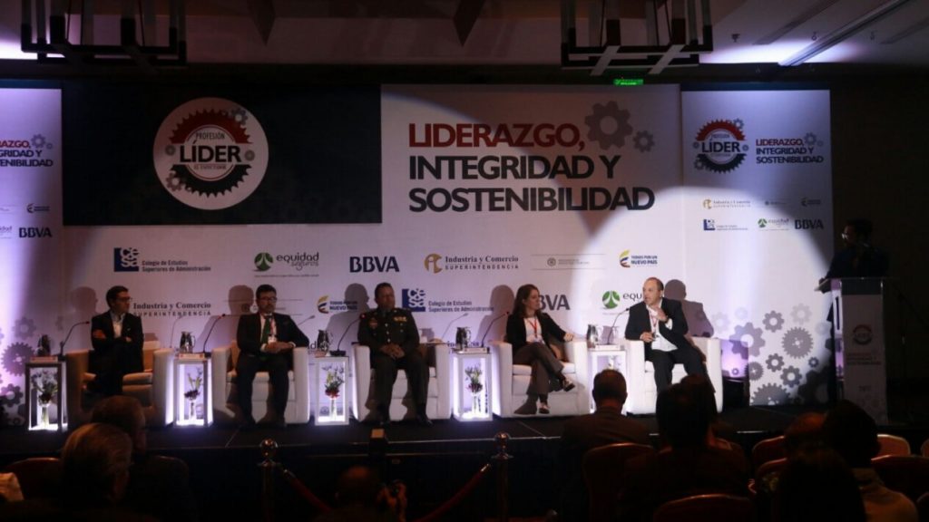 FOTO DE MAURICIO FLORES, DIRECTOR DE RESPONSABILIDAD CORPORATIVA FOTO DE MAURICIO FLORES, DIRECTOR DE RESPONSABILIDAD CORPORATIVA