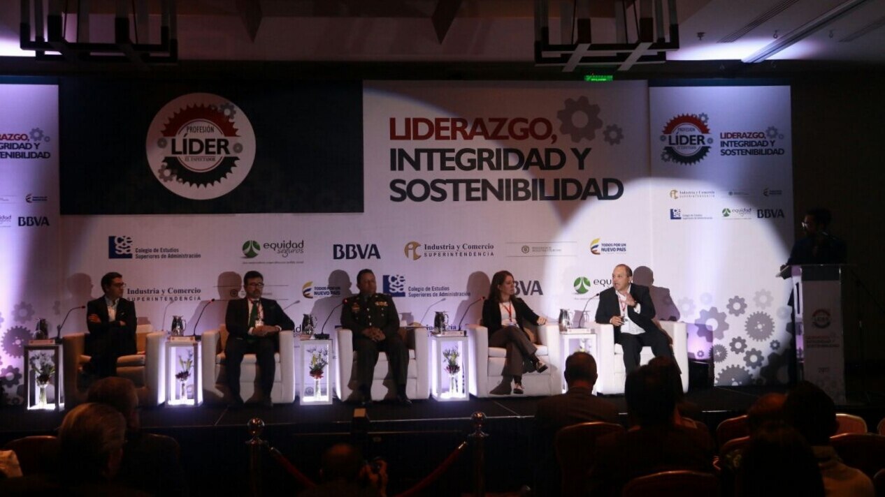 FOTO DE MAURICIO FLORES, DIRECTOR DE RESPONSABILIDAD CORPORATIVA FOTO DE MAURICIO FLORES, DIRECTOR DE RESPONSABILIDAD CORPORATIVA