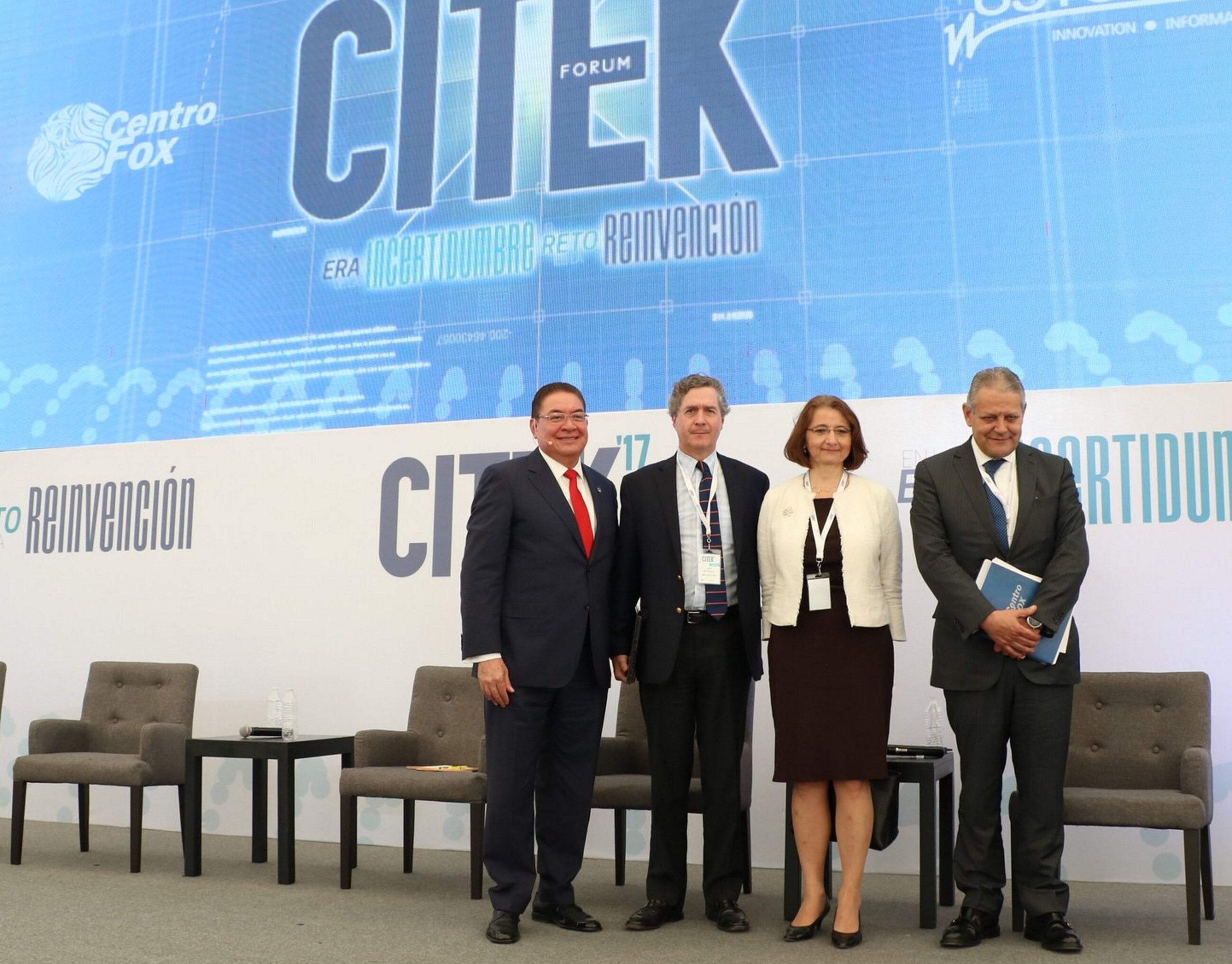 Pie de foto: Enrique Guillén, Presidente de CANACINTRA; Luis de la Calle, Director de CMM Consultores; Luz Ma. de la Mora Sánchez, Directora del Programa We Connect International Capítulo México; Luis Robles Miaja, Presidente del Consejo de Administración de BBVA Bancomer
Foro Citek 2017