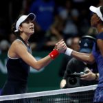 Garbiñe Muguruza felicita a Venus Williams tras el partido