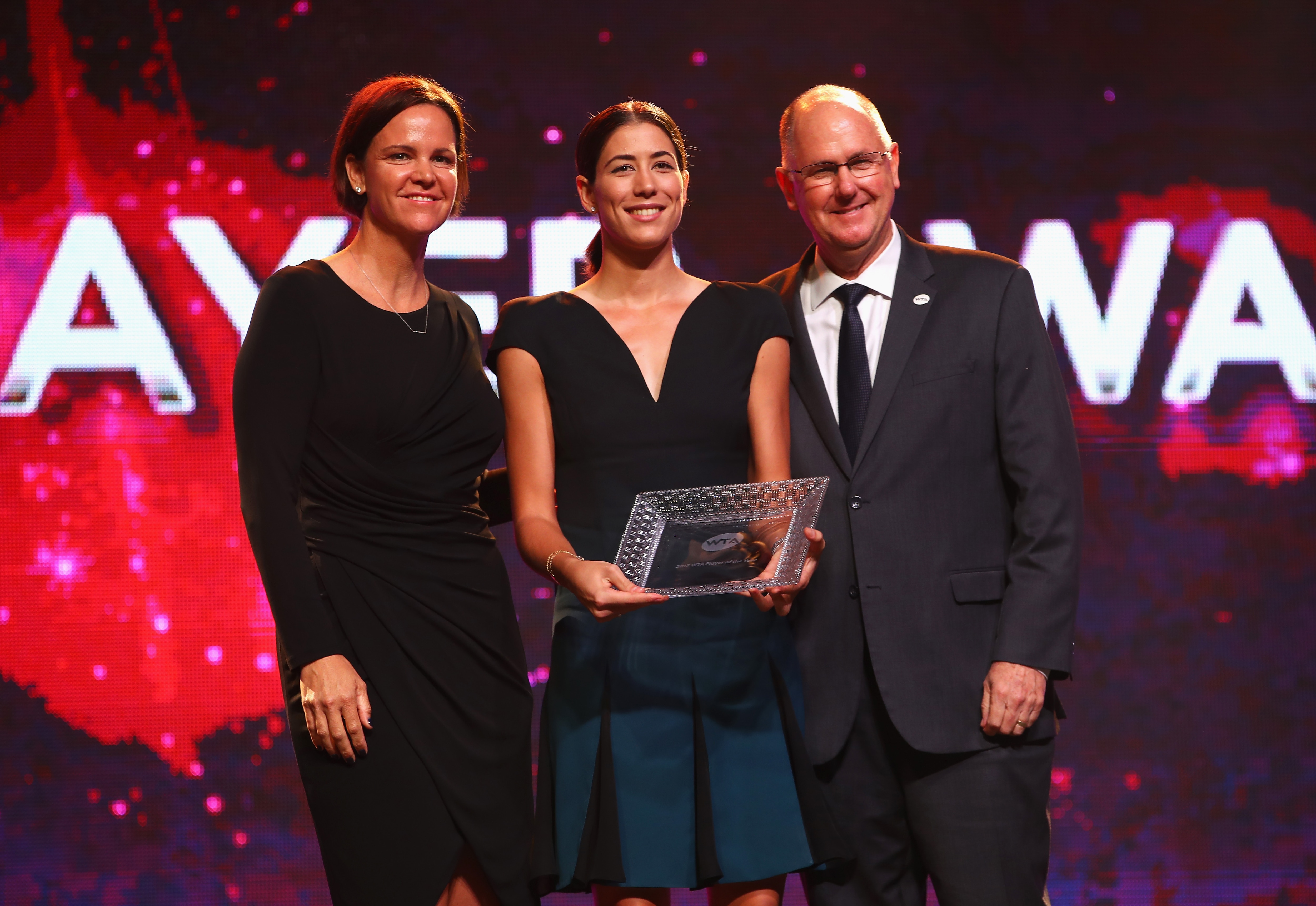 Garbiñe Muguruza recibe el Premio Jugadora del Año de la WTA Garbiñe Muguruza recibe el Premio Jugadora del Año de la WTA