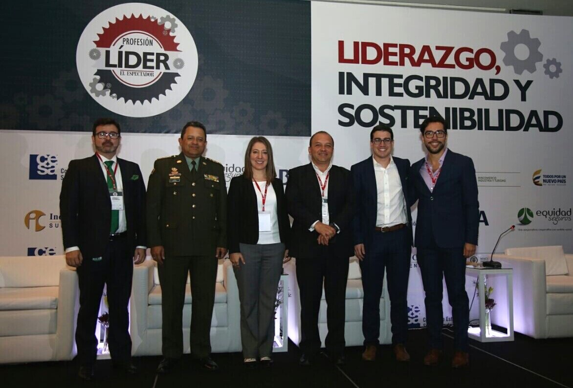 Fotografìa de Integrantes panel profesion lider Fotografìa de Integrantes panel profesion lider