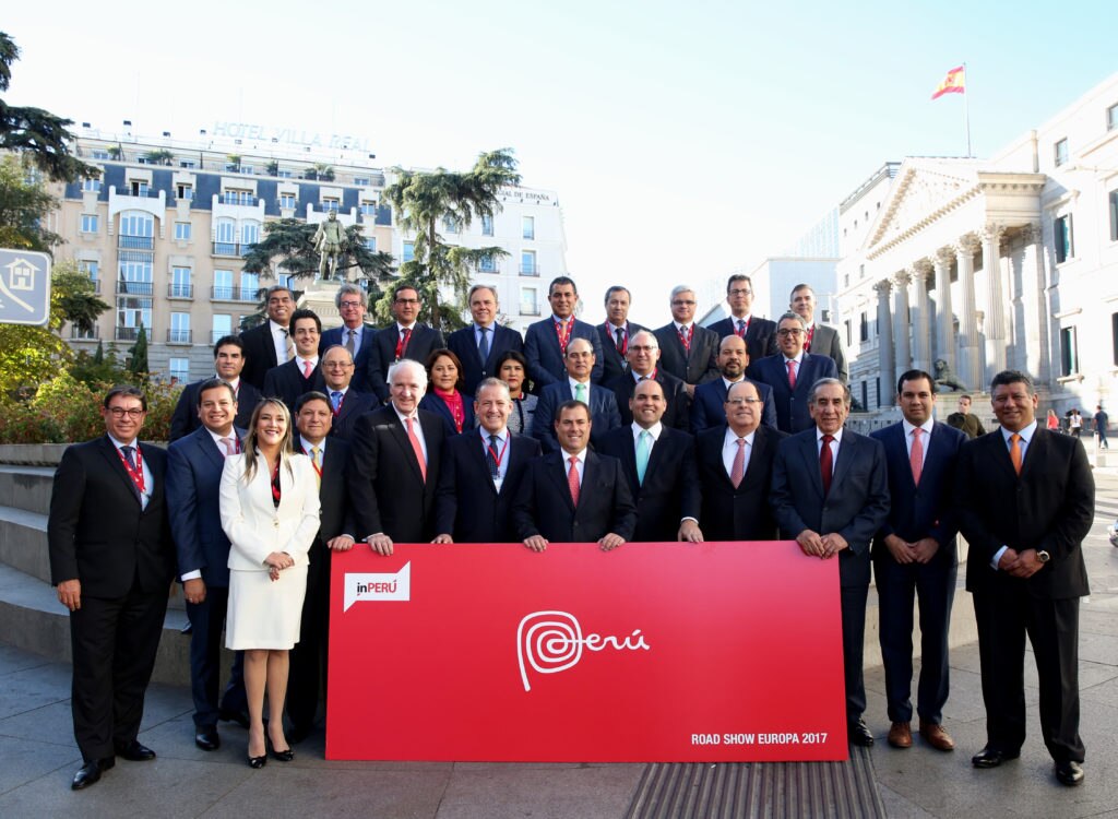 La delegación de inPerú, el 30 de octubre de 2017 en Madrid. fioto de La delegación de inPerú, el 30 de octubre de 2017 en Madrid.