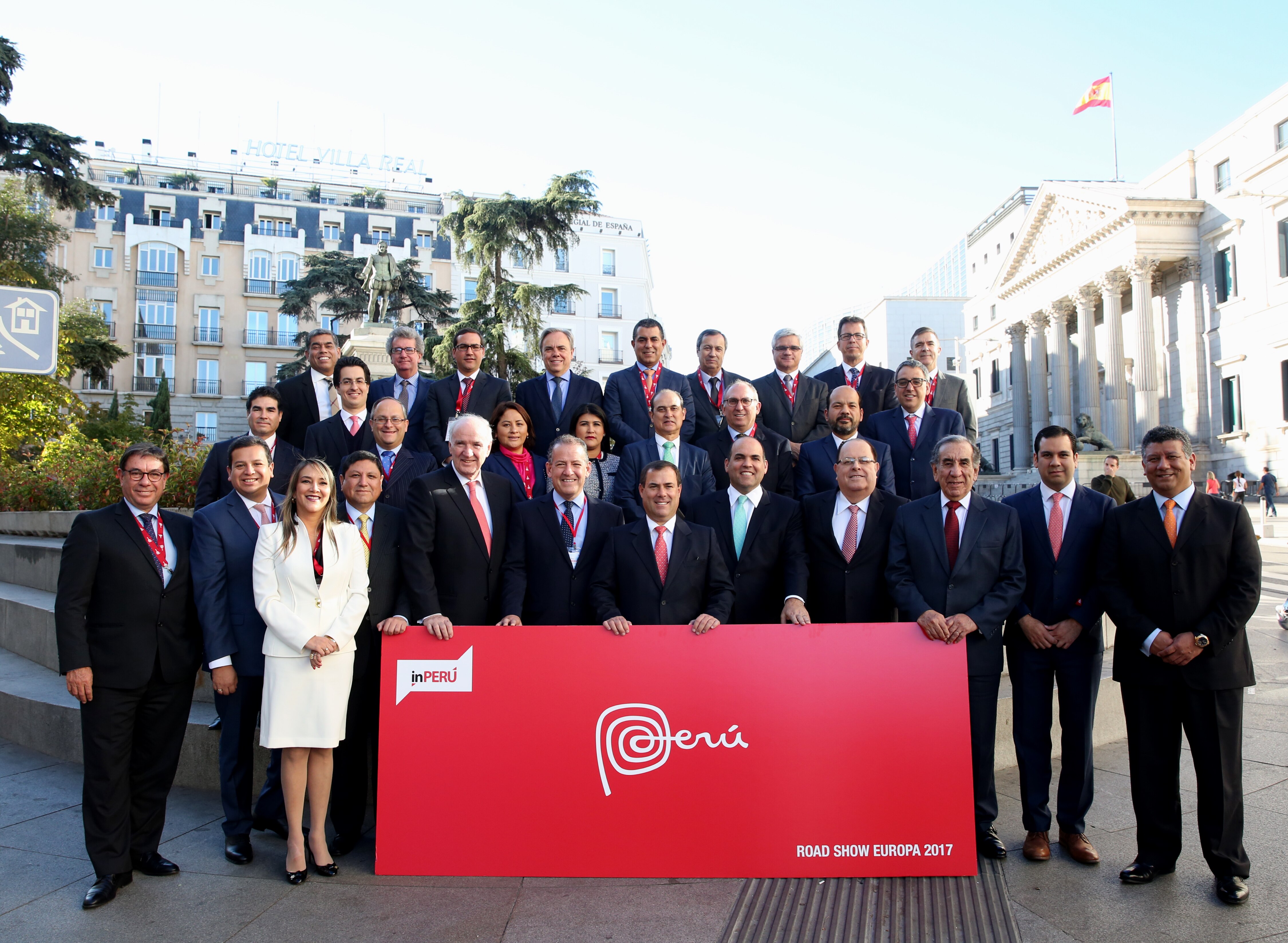 La delegación de inPerú, el 30 de octubre de 2017 en Madrid. fioto de La delegación de inPerú, el 30 de octubre de 2017 en Madrid.