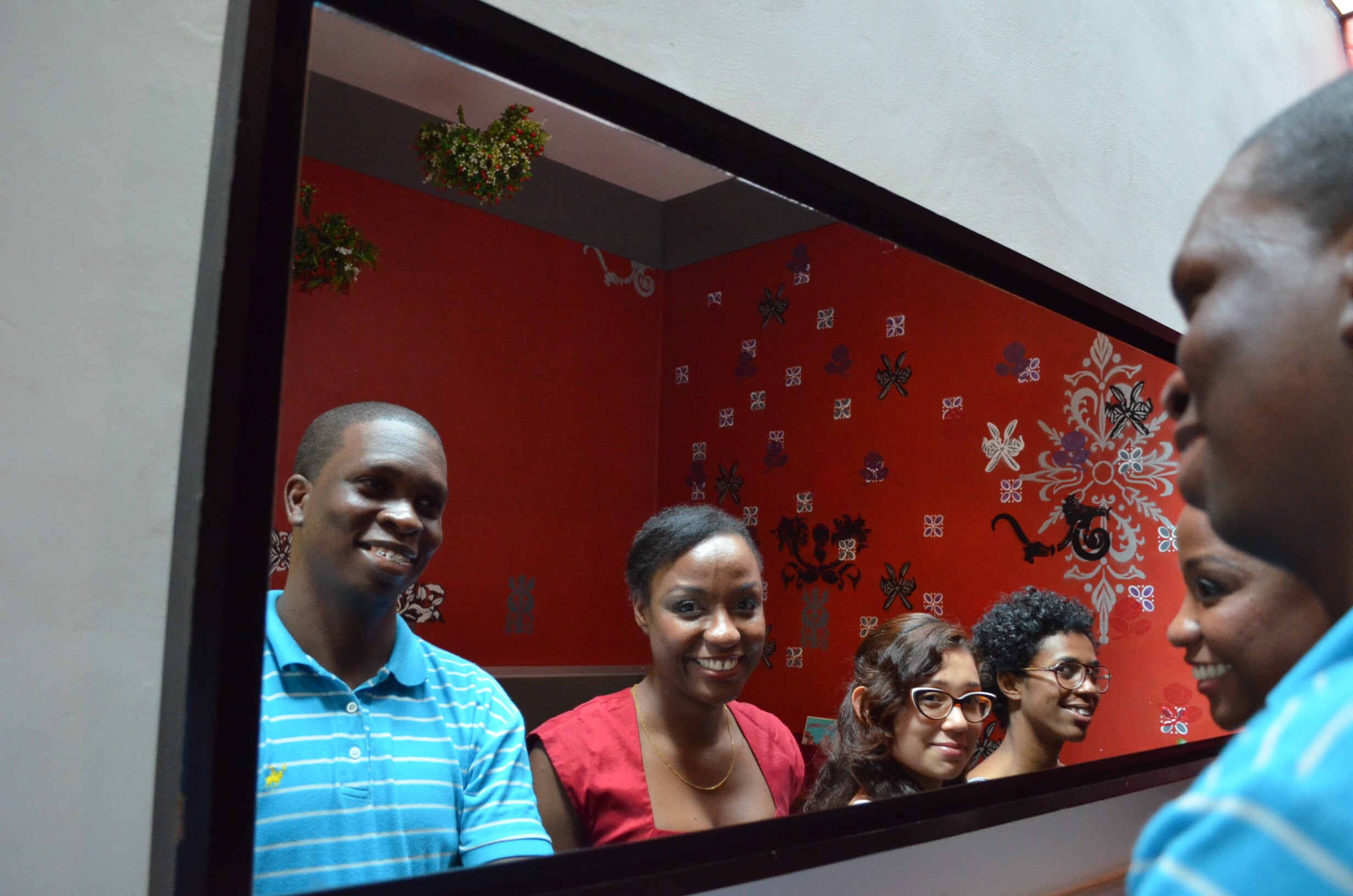 Fotografía de Líderes sociales de Cali, profesionales gracias a becas de BBVA y Manos Visibles