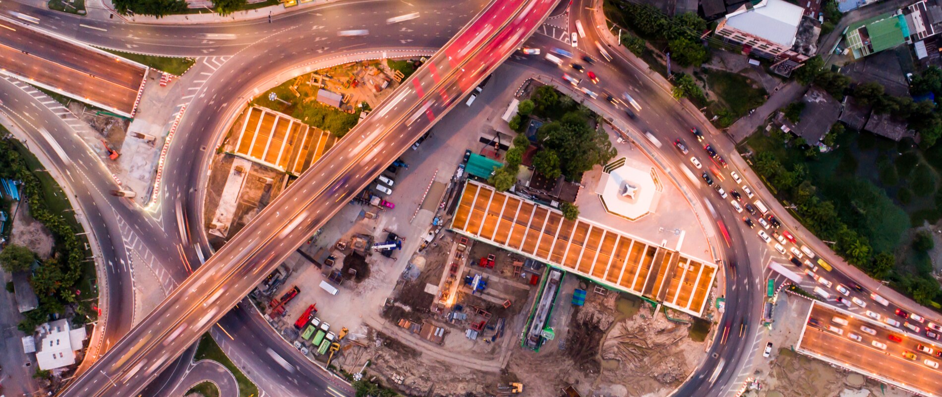 carretera-coches-ciudad-trafico-bbva
