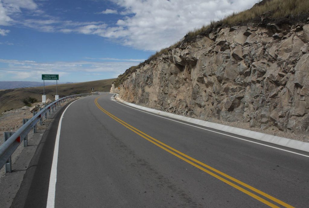 Fotografía de carretera en Perú. BBVA Continental