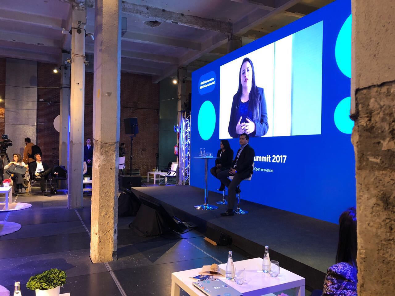 Cristina de la Peña, CEO y Cofounder de Synapbox en BBVA Open Summit 2017 hablando de su experiencia con BBVA Fotografía de Cristina de la Peña, CEO y Cofounder de Synapbox en BBVA Open Summit 2017 hablando de su experiencia con BBVA