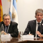 Imagen de El embajador de Argentina en España, Ramón Puerta y Juan Pazo, superintendente de Seguros de la Nación.