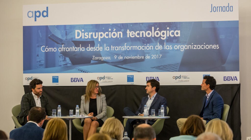 Ricardo Forcano, director de Talento y Cultura de BBVA, durante una mesa redonda de la jornada organizada por la APD en Zaragoza sobre disrupción tecnológica