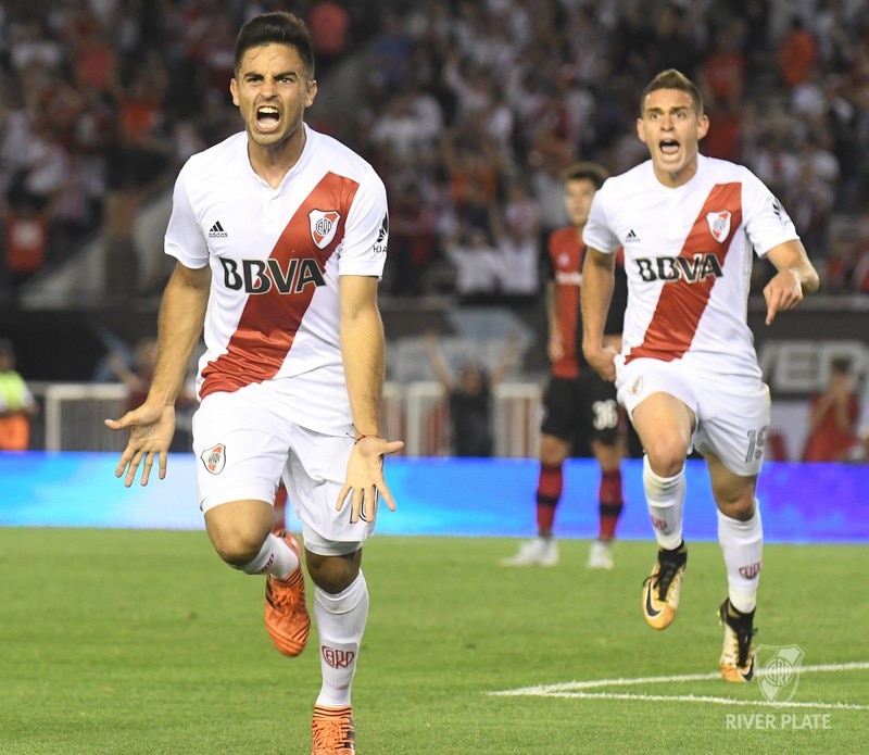 Pity Martínez festeja el primer gol del partido River Plate 1 - Newells 3