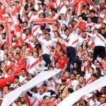 Fotografía de hinchas peruanos al fútbol - BBVA Continental