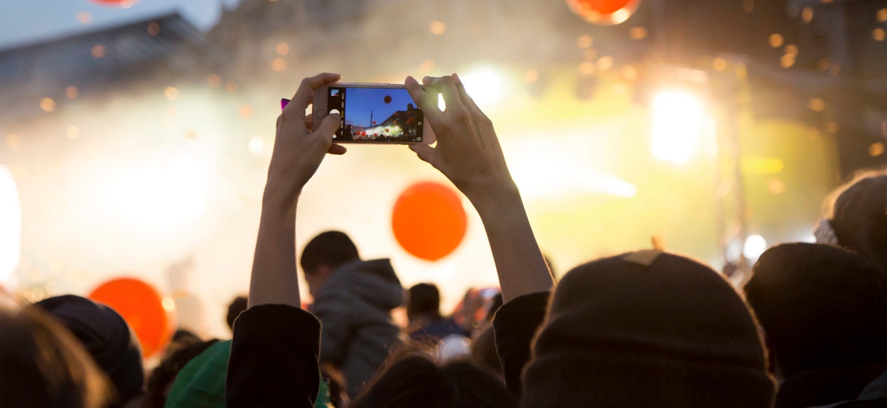 concierto-smartphone-disfrutar-felicidad-recurso-bbva