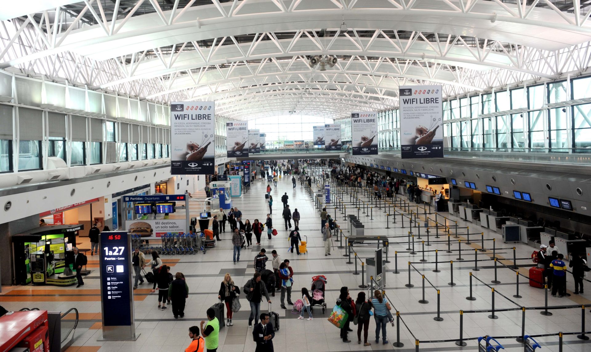 A Ezeiza-aeropuerto-buenos-aires-argentina-capital-humano-digitalizacion-tecnologia-bbva-banco-frances-bbva