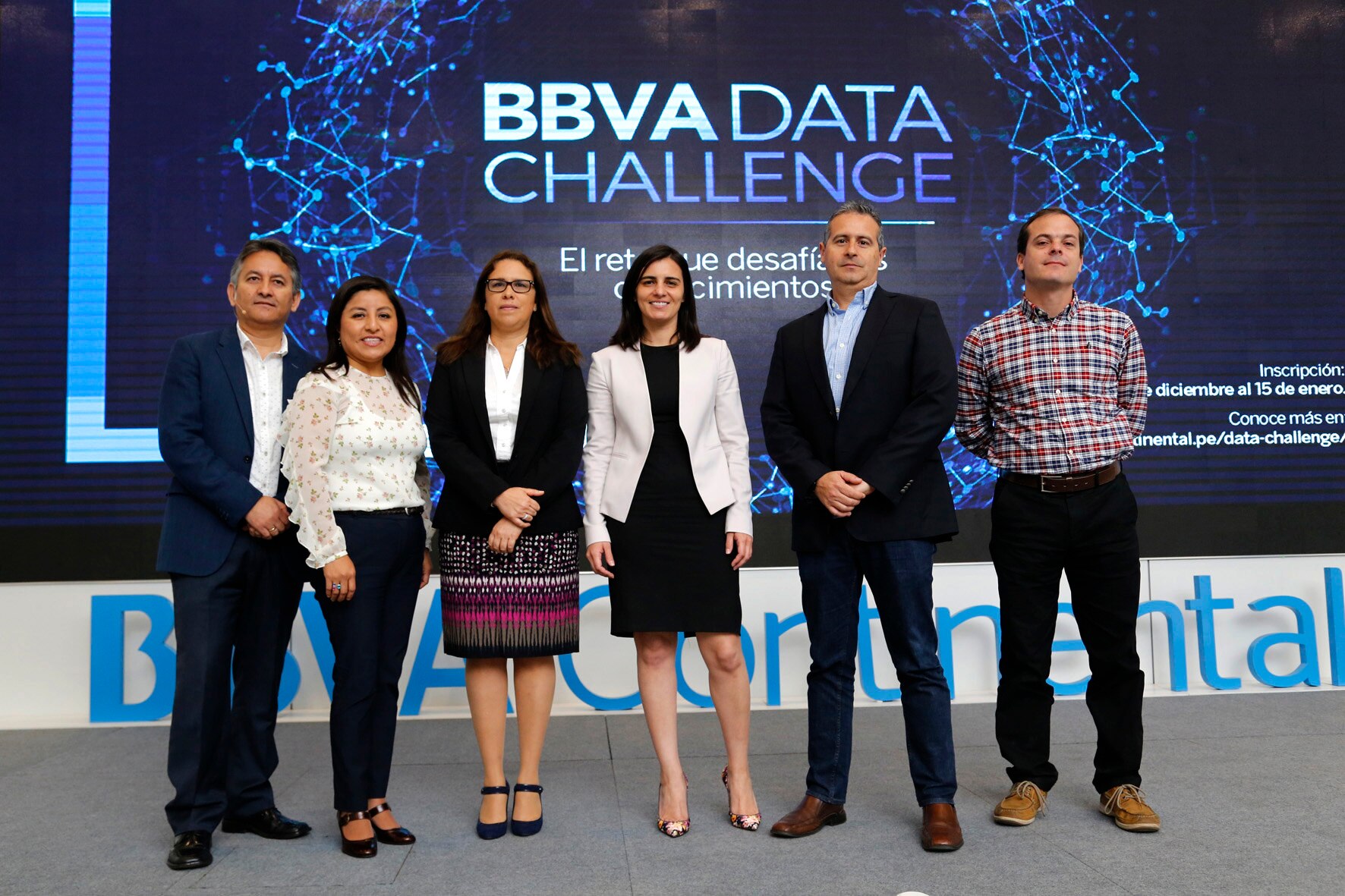 BBVA Continental lanzó el BBVA Data Challenge en Lima Fotografía de funcionarios de BBVA Continental en el BBVA Data Challenge
