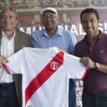 Fotografía de Germán Leguía, José Velásquez y Nolberto Solano, protagonistas del conversatorio sobre el Mundial organizado por BBVA Continental.