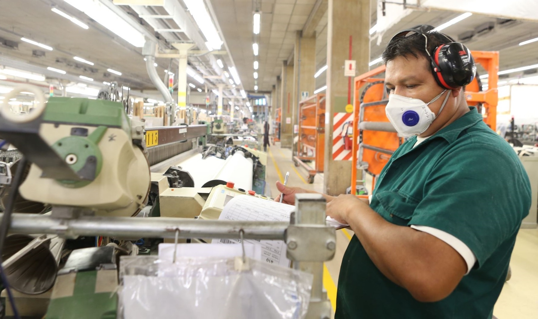 Trabajador de manufactura en Perú. Foto de trabajador de manufactura en Perú. BBVA Research