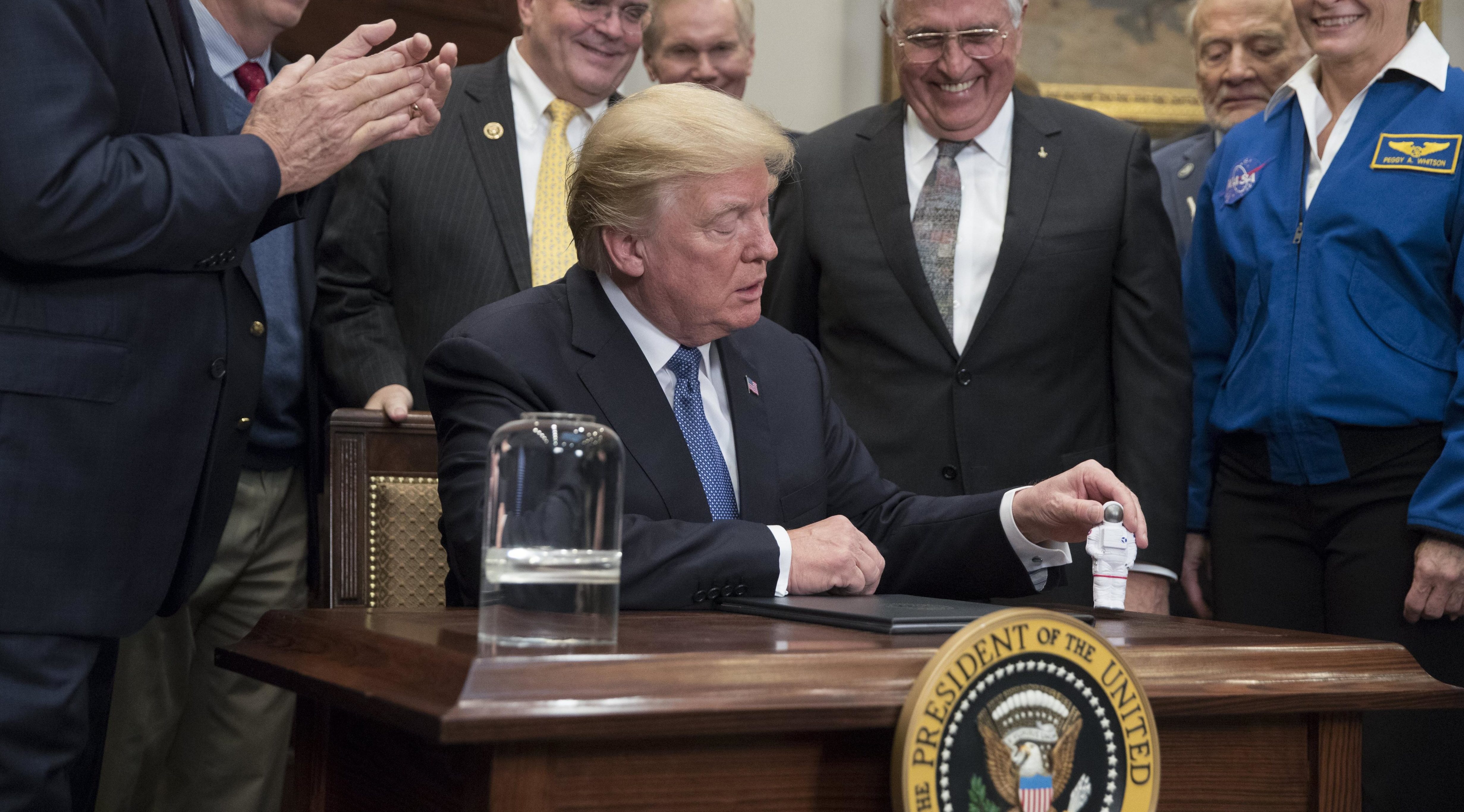 Trump-estados-unidos-luna Trump-estados-unidos-luna