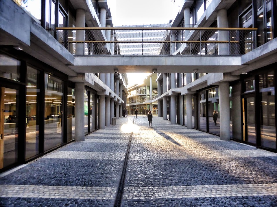 2. Calle Ciudad BBVA