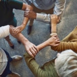 igualdad-genero-femenino-mujeres-trabajo-equipo-grupo-unidad