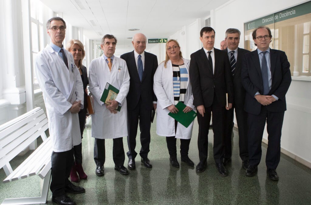 El presidente de la Fundación BBVA, Francisco González, el director de la Fundación BBVA, Rafael Pardo, y el director general del Hospital Clínic, Dr. Josep María Campistol, junto a los responsables del PortalClínic, puesto en marcha por la Fundación BBVA y el Hospital Clínic de Barcelona Presentación de la web de salud de la Fundación BBVA y el Hospital Clínic