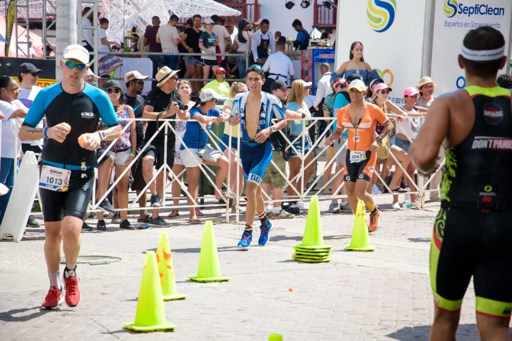 Panamá Pacífico, la zona de mayor crecimiento hoy en día en este país centroamericano, fue el escenario donde se llevó a cabo el Powerman Panamá 2018, una de las pruebas más exigentes del duatlón (atletismo y ciclismo) en la que el colombiano Santiago Mendoza, con el apoyo de BBVA, ocupó el segundo lugar en la categoría de los 18 a los 29 años, con un tiempo de 3:16:43. Santiago Mendoza, buscando nicho en la cima del atletismo mundial 3