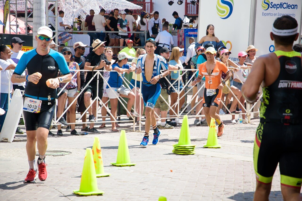 Panamá Pacífico, la zona de mayor crecimiento hoy en día en este país centroamericano, fue el escenario donde se llevó a cabo el Powerman Panamá 2018, una de las pruebas más exigentes del duatlón (atletismo y ciclismo) en la que el colombiano Santiago Mendoza, con el apoyo de BBVA, ocupó el segundo lugar en la categoría de los 18 a los 29 años, con un tiempo de 3:16:43. Santiago Mendoza, buscando nicho en la cima del atletismo mundial 3