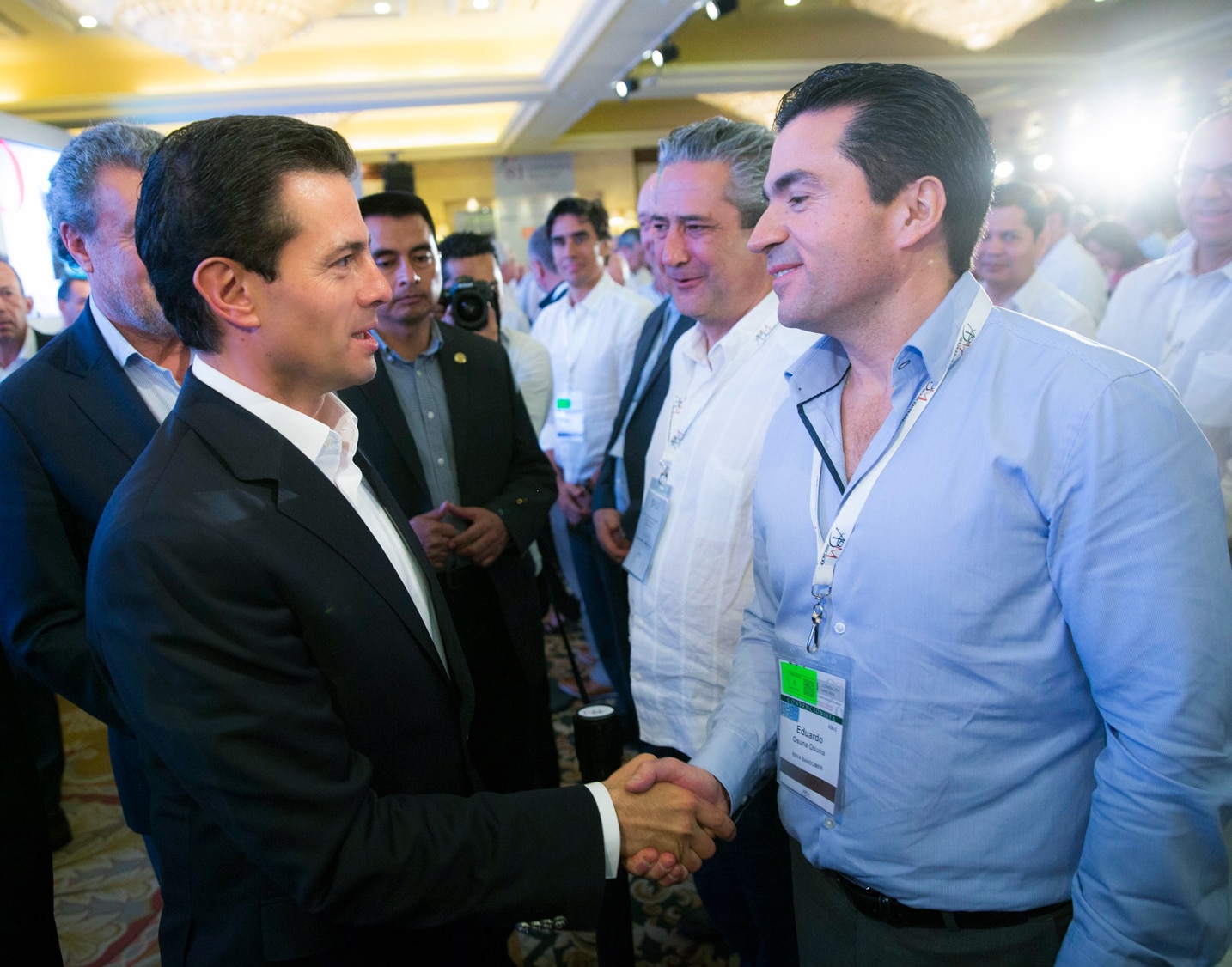 Eduardo Osuna, Director General de Bancomer con el presidente Enrique Peña Nieto en la Inauguración de la Convención Nacional Bancaria Eduardo Osuna, Director General de Bancomer con el presidente Enrique Peña Nieto en la Inauguración de la Convención Nacional Bancaria