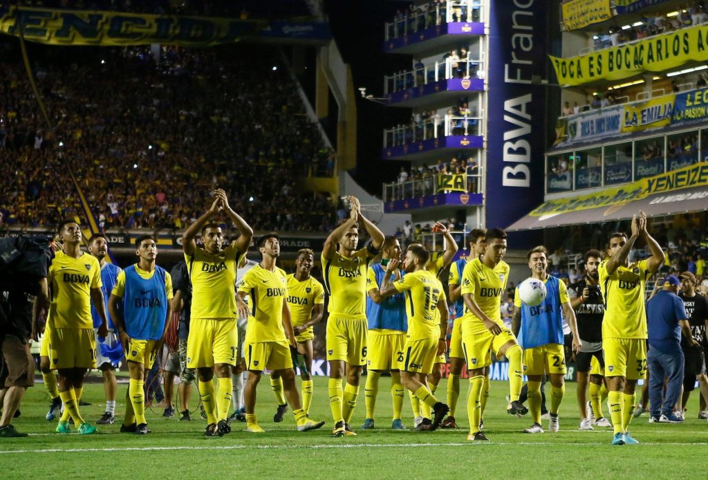 Los jugadores de Boca saludan a su hinchada al final del encuentro con Tigre. Los jugadores de Boca saludan a su hinchada al final del encuentro con Tigre.