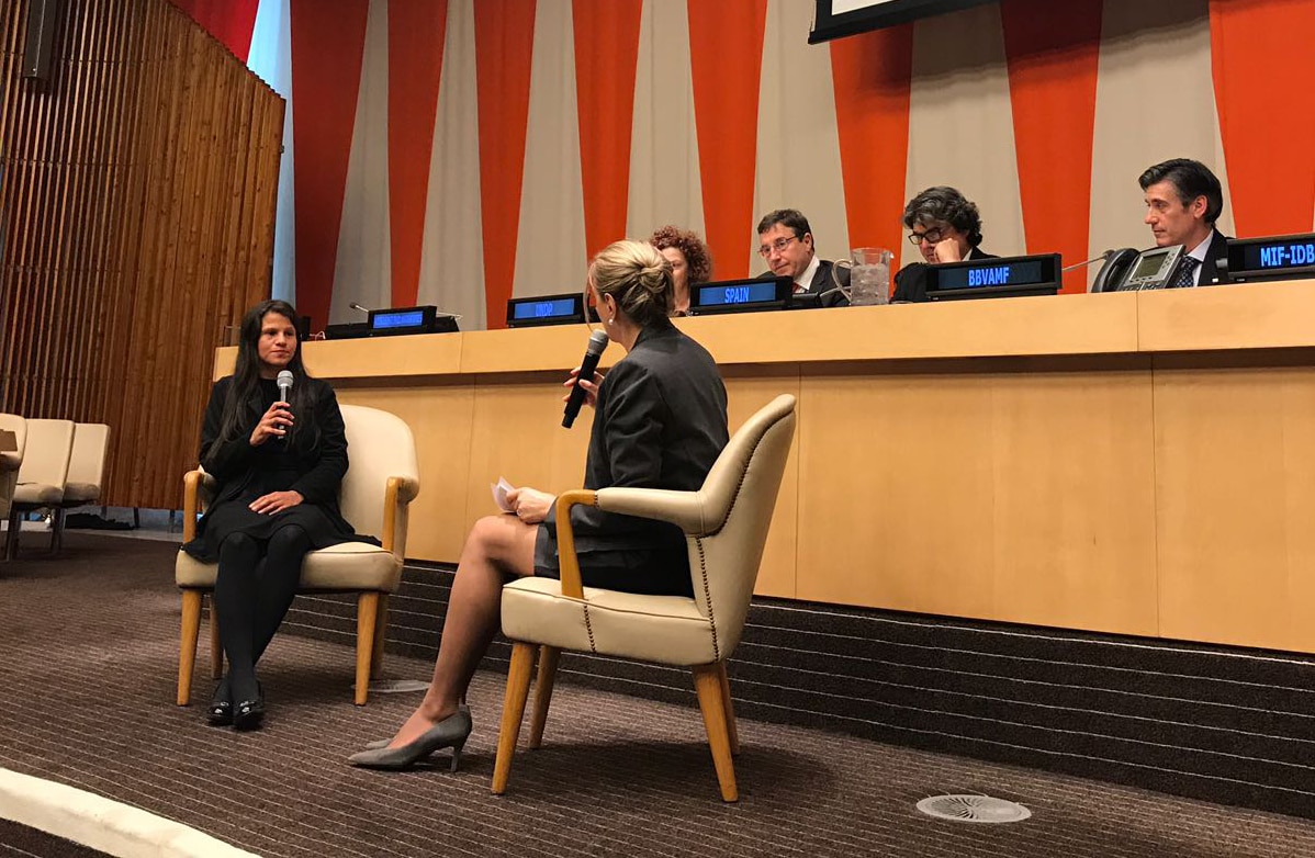 Jessica Hernandez, emprendedora de la FMBBVA, con la embajadora de Colombia ante la ONU Fotografía de Jessica Hernandez, emprendedora de la FMBBVA, con la embajadora de Colombia ante la ONU