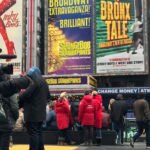 Fotografía de Jessica Hernández, emprendedora de la FMBBVA, en Times Square Nueva York