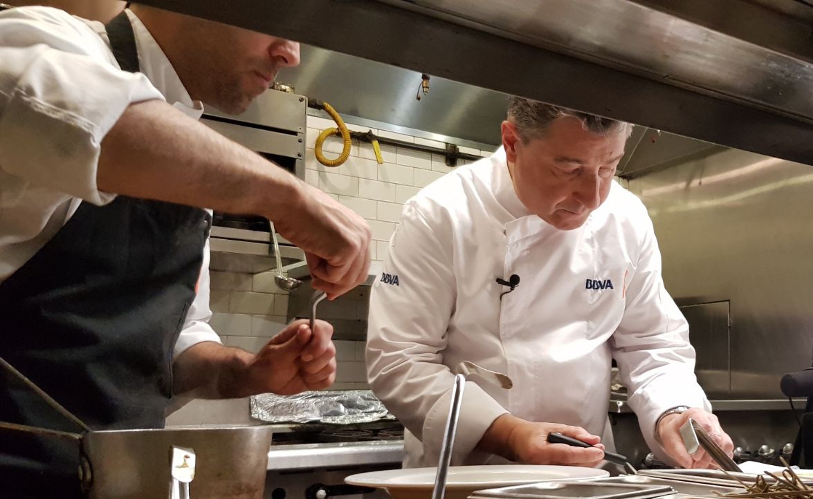 Joan Roca prepara el menú para la cena benéfica de la Fundación Elton John en la noche de los Oscars Joan Roca prepara el menú para la cena benéfica de la Fundación Elton John en la noche de los Oscars